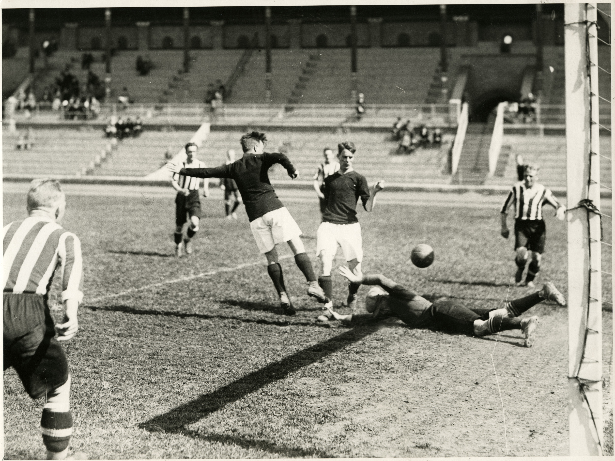 Sunday 18 October 1925, kl 13:00  IFK Göteborg - AIK 3-0 (0-0)  Gamla Ullevi, Göteborg