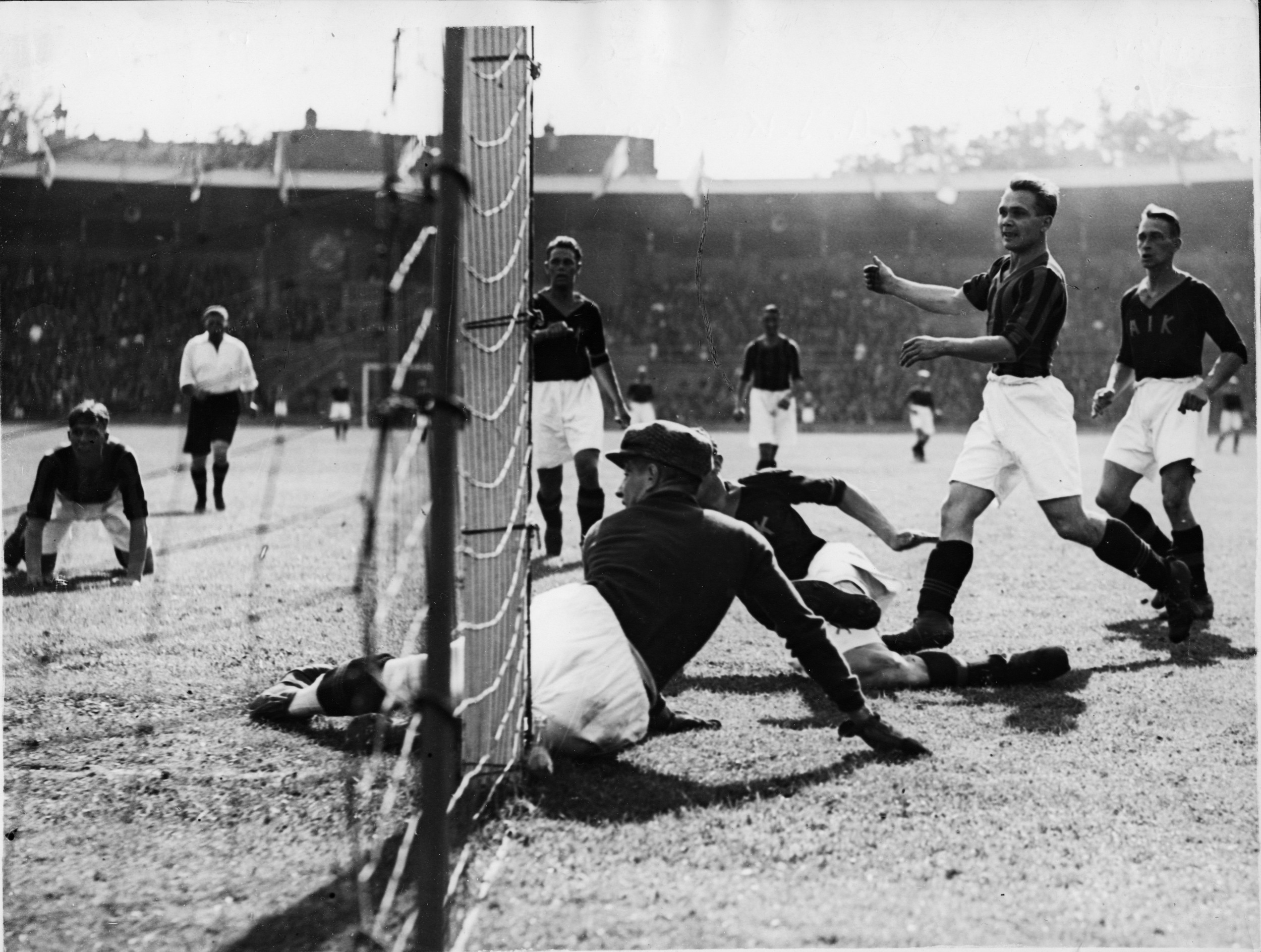 Sunday 26 August 1934, kl 13:30  AIK - GAIS 4-1 (2-1)  Stockholms stadion, Stockholm