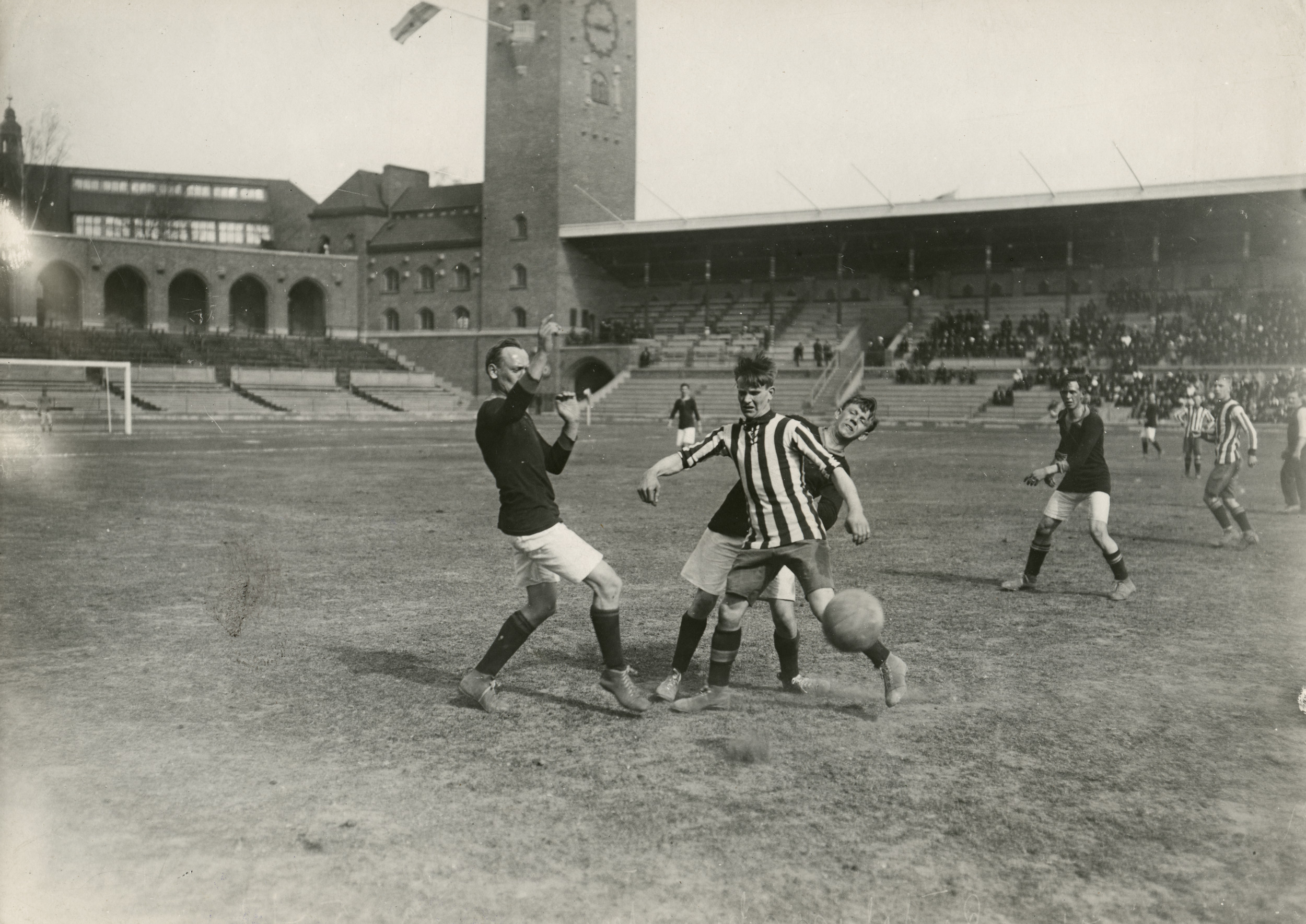 Sunday 13 May 1917  AIK - IFK Göteborg 1-0 (0-0)  Okänd arena, Okänd ort