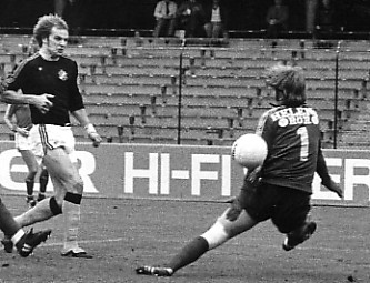 Sunday 16 October 1977, kl 13:30  AIK - Halmstads BK 2-2 (1-2)  Råsunda Fotbollstadion, Solna