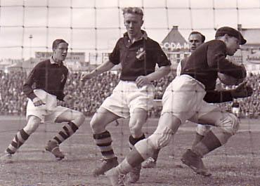 Sunday 3 May 1942, kl 13:30  AIK - Sandvikens IF 2-1 (2-1)  Råsunda Fotbollstadion, Solna