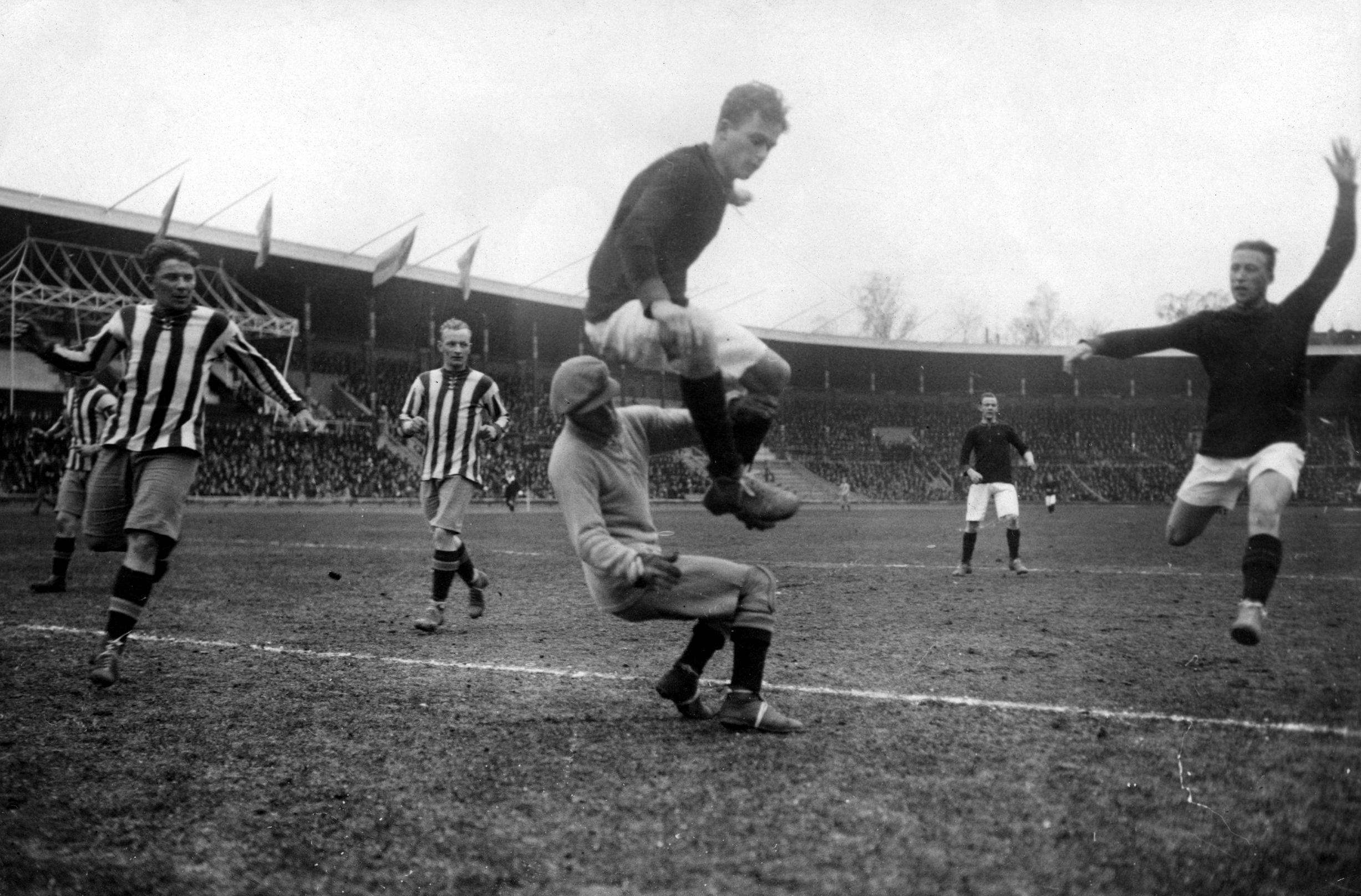 Wednesday 28 June 1922  AIK - IFK Göteborg 3-3 ()  Stockholms stadion, Stockholm